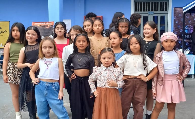Infancia y emprendimiento unido en el desfile de moda en pasto

 – Primer plano