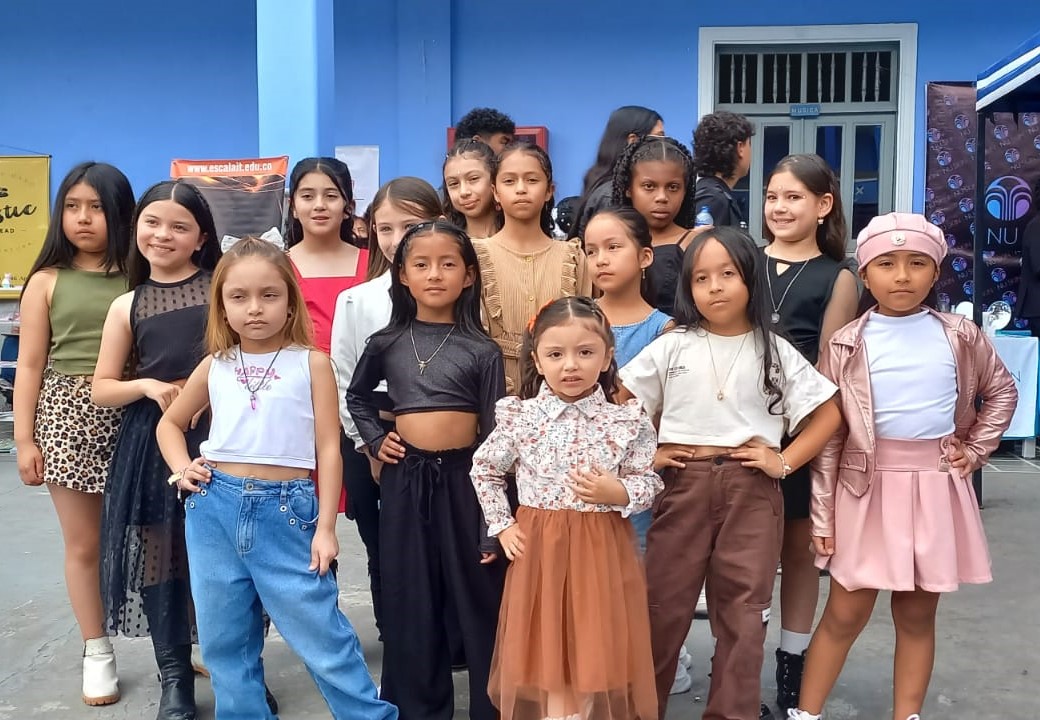 Infancia y emprendimiento unido en el desfile de moda en pasto

 – Primer plano