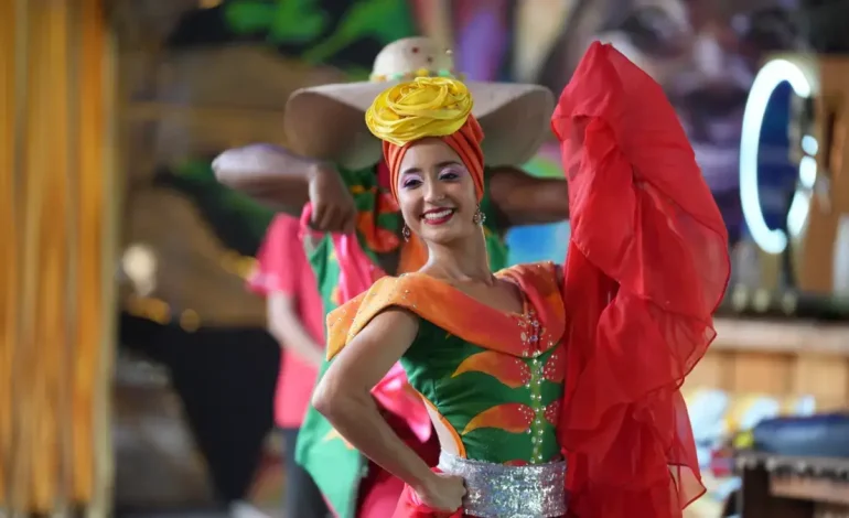 Presenta todo el espectáculo de baile de la costa y su programa Paseo de la Aurora

 – Primer plano