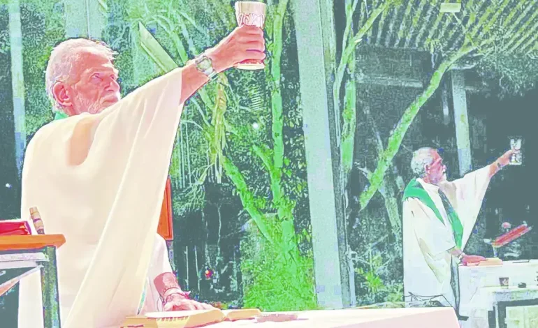 Sacerdote profético

 – Primer plano