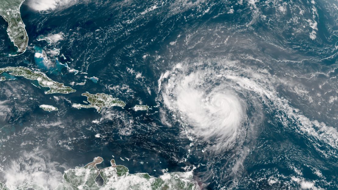 El huracán Erin se convierte en el primer ciclón grande de la temporada del Atlántico 2025

 – Primer plano