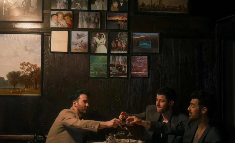 Jonas Brothers estrenó el nuevo álbum por sus 20 años

 – Primer plano