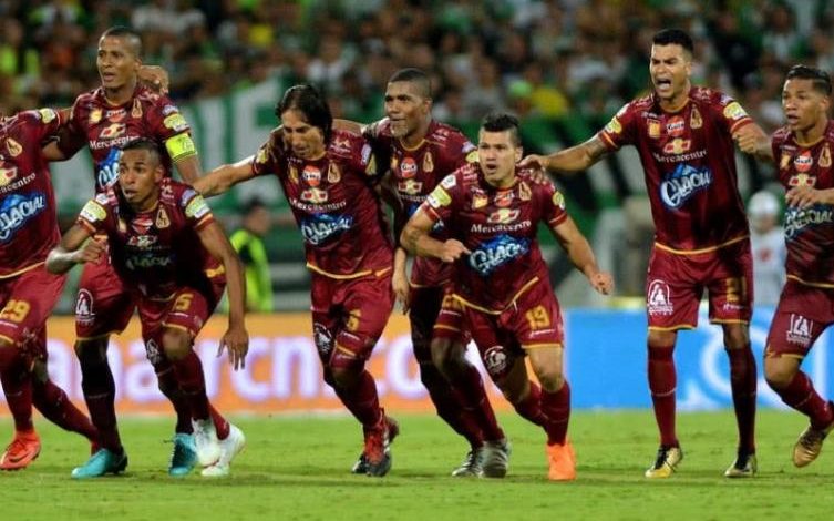 in Alive Tolima vs Fortaleza: FPC 2025
 – Primer plano