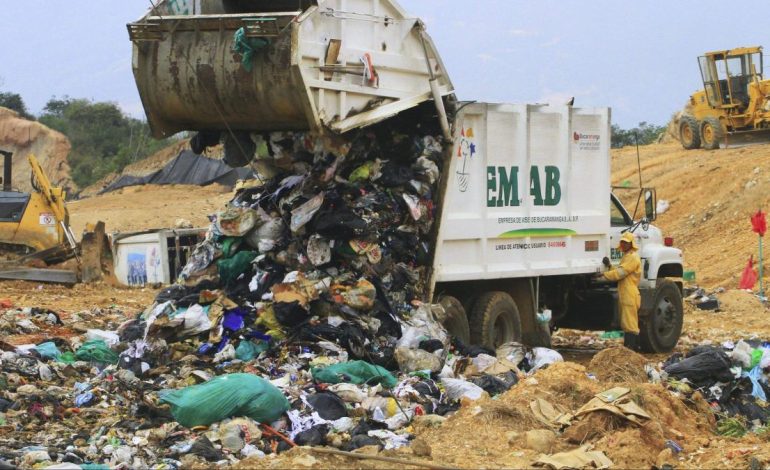 ¿Hay una crisis con el vertedero de El Carrasco nuevamente? 14 años ha cambiado a no cerrar este lugar, ahora hay más basura
 – Primer plano