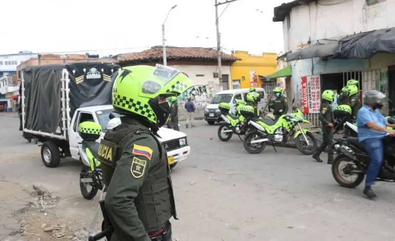 Esto es lo que se sabe sobre disparar; ¿Por qué dos personas armadas?

 – Primer plano