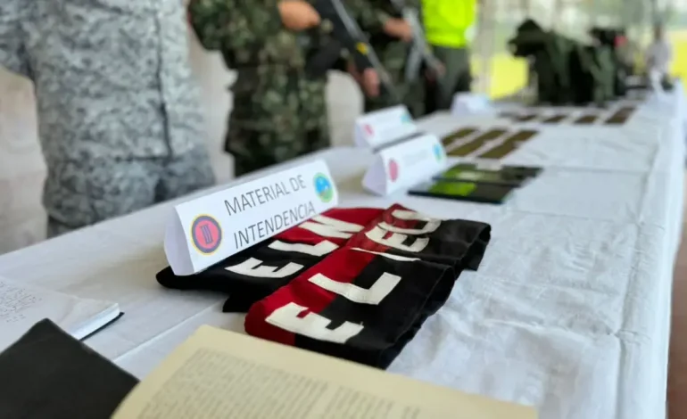 Más de 1,000 personas desplazadas dejan el fuego entre los grupos

 – Primer plano