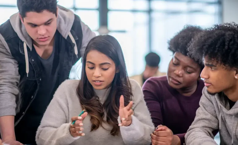 Una guía para averiguar si fue elegido como jurado que votó por la elección de consejos juveniles en Colombia 2025

 – Primer plano