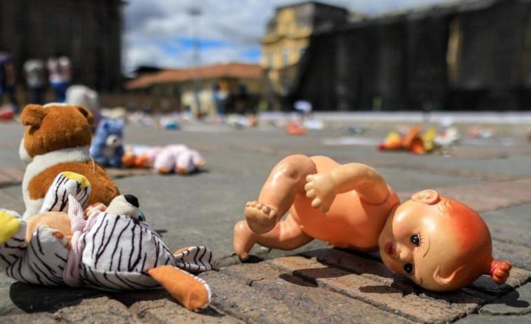 Nuevos detalles de la tragedia provocada por un hombre armado disfrazado de payaso en Halloween; La policía lo busca por la muerte de una niña de 8 años en el Valle

 – Primer plano