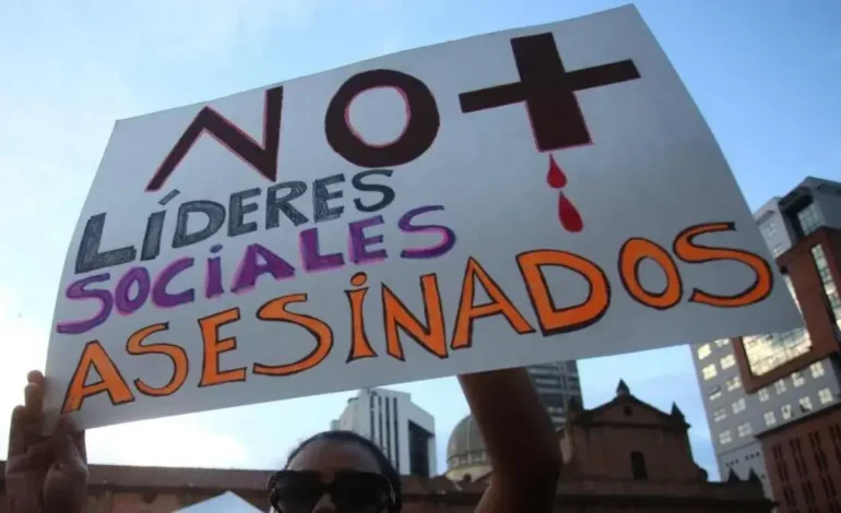 Amenazan a los líderes políticos y sociales antioquios que es un concejal que notó que el UNP retiraría su única protección: ¿un chaleco antibalas?

 – Primer plano