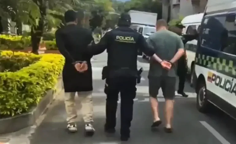 Dos hombres capturan a dos adolescentes al abuso sexual de niños

 – Primer plano