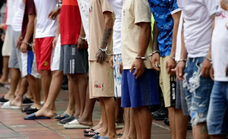 Tres equipos caen con 33 capturados; Separado 128,000 dosis de drogas por mes

 – Primer plano