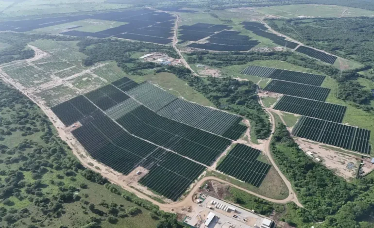 El parque solar Guayepo III comienza las pruebas con el primer kilo de Al Sin
 – Primer plano