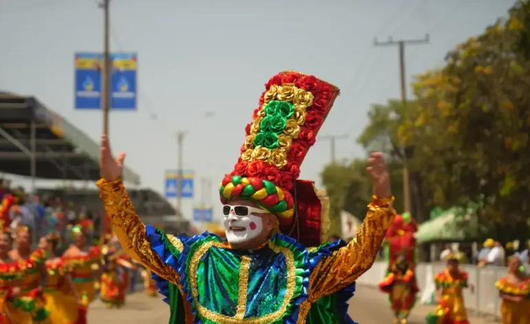 Adolfo Maury, Rey Momo 2026 y Sharon Acosta y Joshua Ortiz, Reyes del «Carnavalito»

 – Primer plano