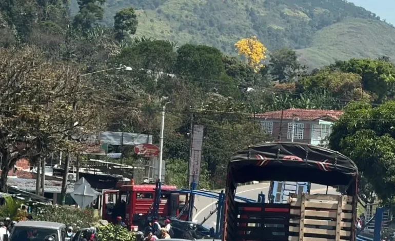 Los hombres armados instalan un elemento ilegal en una sartén a una amplia luz del día, habría una persona secuestrada

 – Primer plano