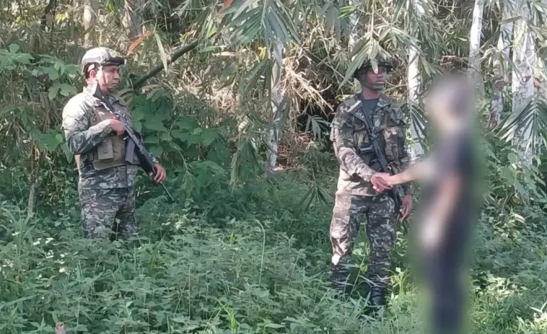 «El que descansa muere; lo rompen y lo arrojan al río

 – Primer plano