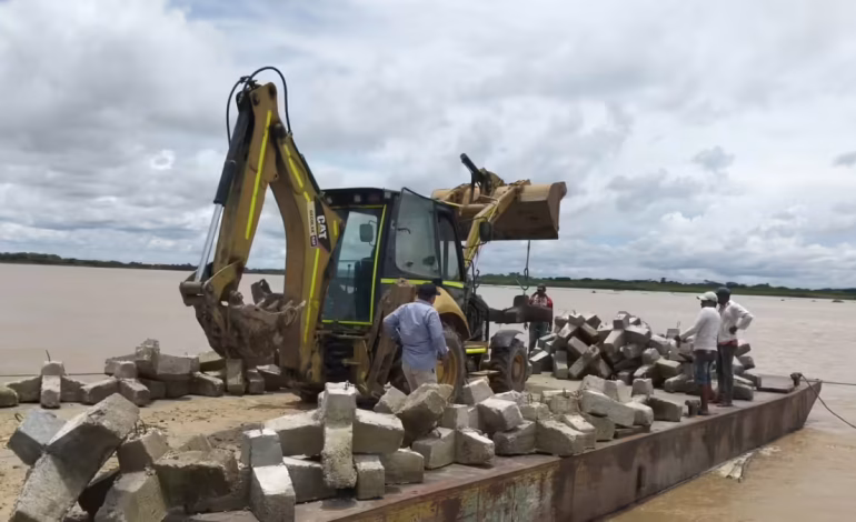 Terneros y vacas rifando y estrellas de edificios en cemento y varillas, en La Mojana comenzaron a cerrar la «cara de gato»

 – Primer plano