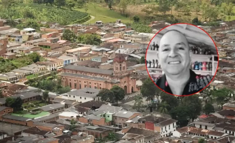 Estaba fragmentado y decorado después de ser visto con hombres motorizados.

 – Primer plano