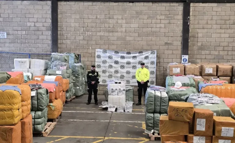 El contenedor con 79,683 unidades de contrabando en el puerto de Barranquilla lo ve

 – Primer plano