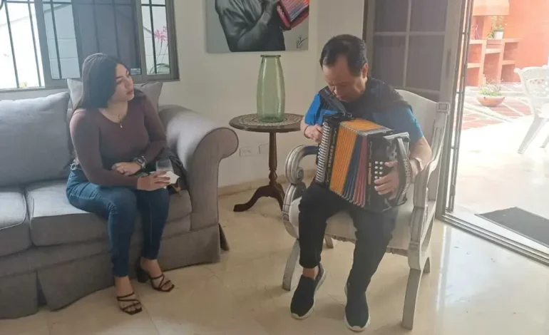 Alejandah revive el legado de Alfredo Gutiérrez con la versión renovada de «Indian Eyes» grabada en el Teatro Mario Ceballos en Barranquilla

 – Primer plano