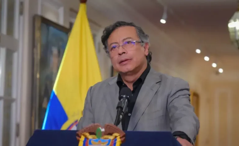Fedemundios se refirió a la controvertida frase del presidente Gustavo Petro, en la que le aseguró que era el «jefe de los alcaldes» del país.

 – Primer plano