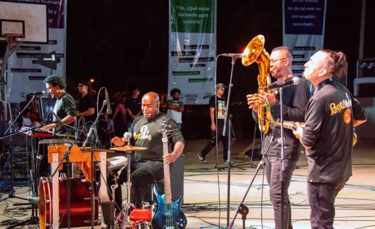 Cuando el arte y la música se convierten en resistencia y esperanza de herramientas en Santander de Qilichao, Cauca
 – Primer plano