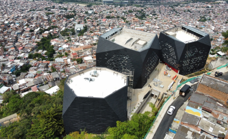 La Biblioteca España ha estado operando durante casi 20 años y finalmente cuesta 6 veces m

 – Primer plano