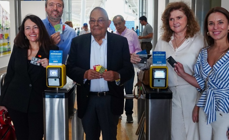 Traté de usar tarjetas de crédito o débito, movilizándome en un autobús de una pulgada masiva; Esta es una opción que se suma a la tarjeta de la mina

 – Primer plano