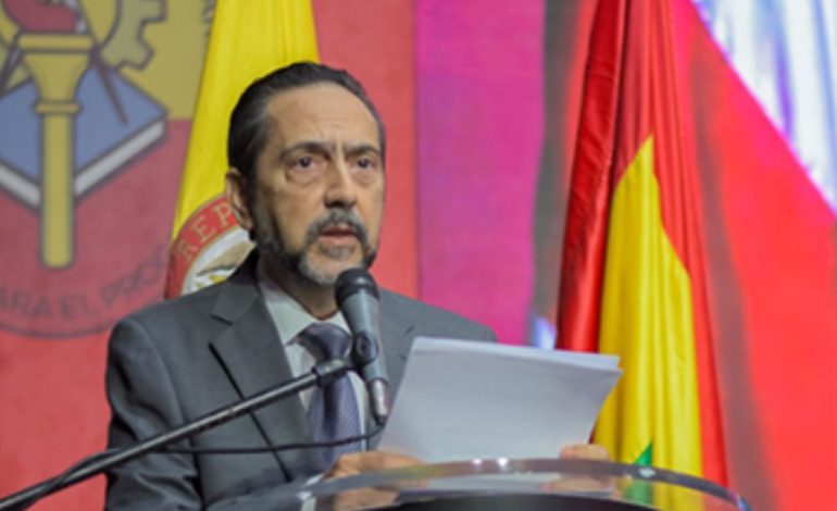 El rector Uniautónoma se defiende contra las quejas de mentiras en su CV y ​​recibe el apoyo del Ministerio de Educación

 – Primer plano