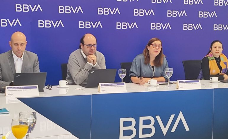 «Colombia en 2025 crecerá 2.5% en 2025 y 2.7%, pero con el déficit fiscal» estima BBVA
 – Primer plano