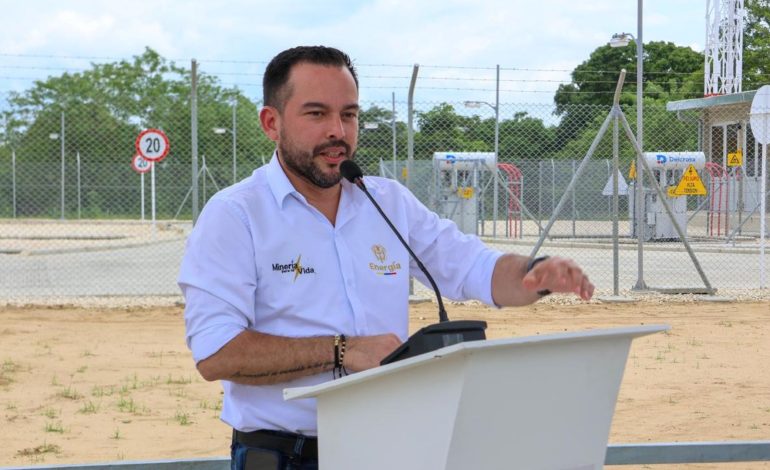 Ministro de Minería y Energía firma decreto sobre contratación de energía de largo plazo
 – Primer plano