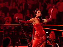 Dua Lipa, la estrella súper multinacional que estará en Colombia – 
 – Primer plano