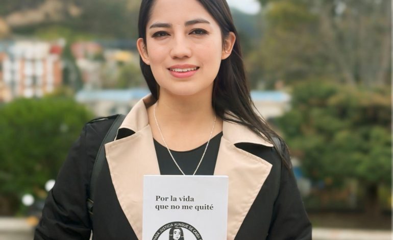 Transformado dolor en palabra y silencio en resistencia

 – Primer plano