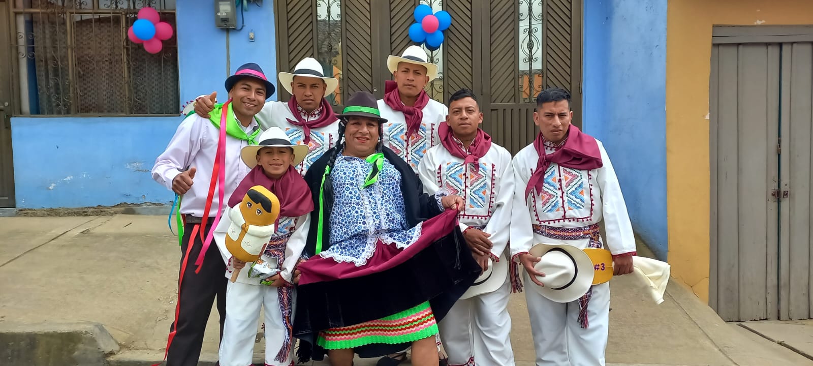 Danzas tradicionales en Jongovito Pasto: Cultura de danza y vivienda

 – Primer plano