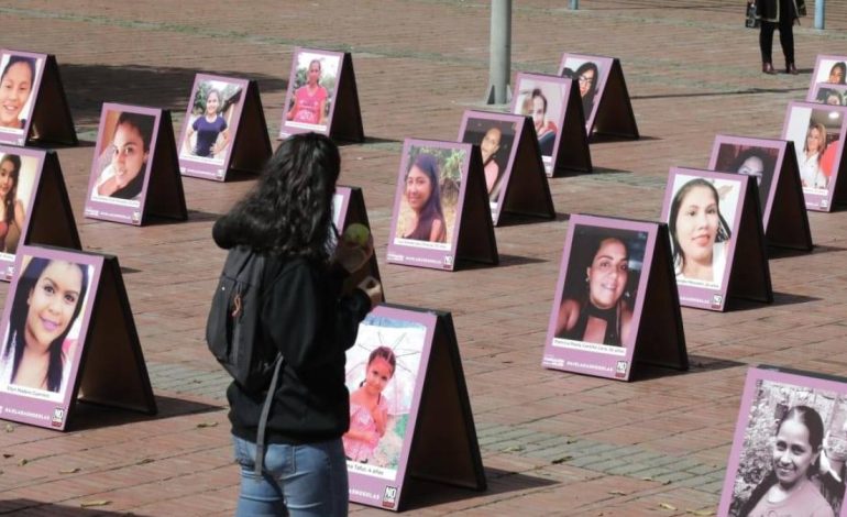 Fue atacada cuando estaba en su vehículo

 – Primer plano