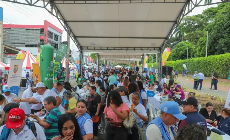 Los empresarios afectados por un ataque de explosivos en las cercanías de la base de Los Ángeles comenzaron a reactivarse con solidaridad

 – Primer plano