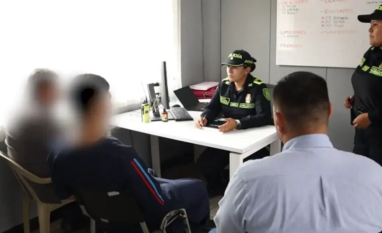 Menor, que atacó violentamente el autobús de piedra con una piedra

 – Primer plano