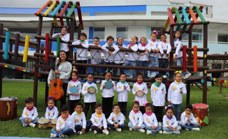 Rainbow Band ilumina con su música

 – Primer plano