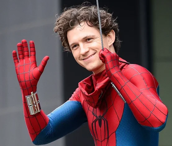 Tom Holland sufrió un fuerte accidente en su cabeza y fue llevado al hospital
– Primer plano