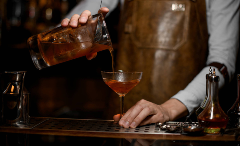 Vallecaucanos podrán recibir capacitación gratuita en coctelería y atención al cliente con el apoyo del gobierno del Valle: así puedes participar

 – Primer plano