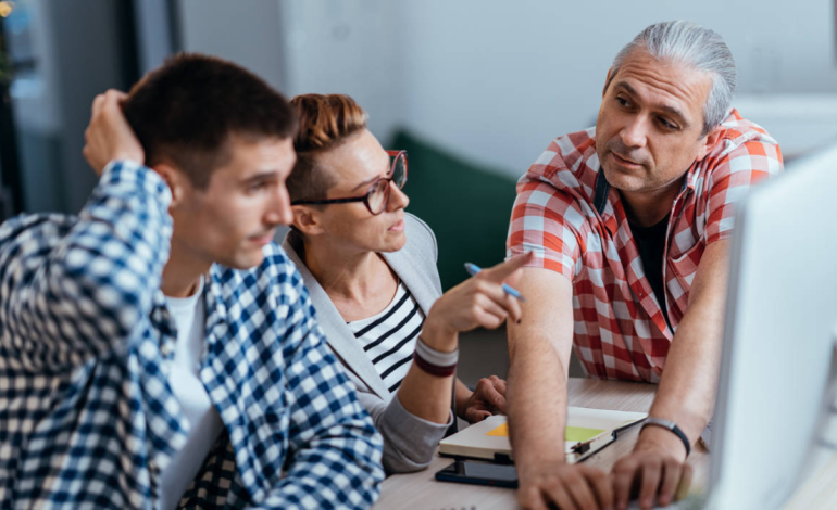 ¿Es obligatorio asistir a capacitaciones o reuniones fuera del horario laboral? Descubra lo que dice la ley colombiana
 – Primer plano