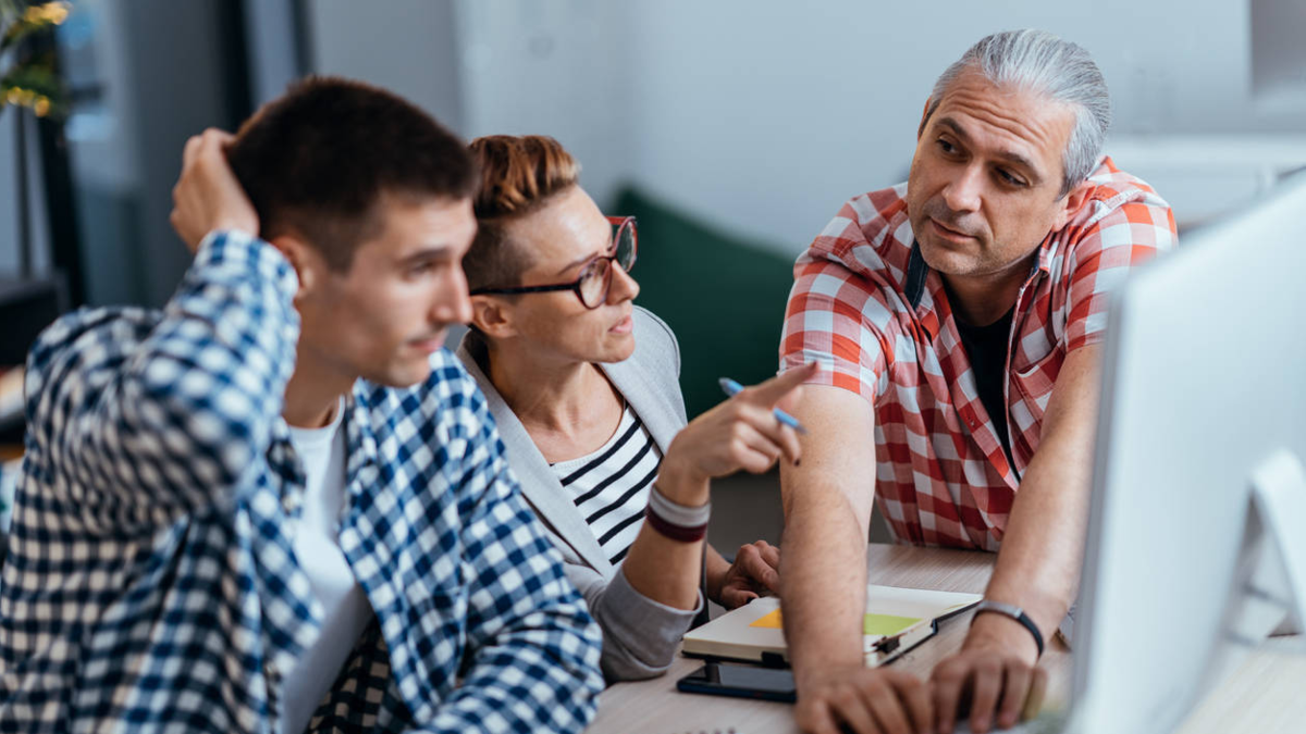 ¿Es obligatorio asistir a capacitaciones o reuniones fuera del horario laboral? Descubra lo que dice la ley colombiana

 – Primer plano