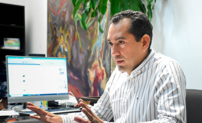 El rector Danilo Hernández ejecuta una votación, pero el día fue destruido por la violencia

 – Primer plano