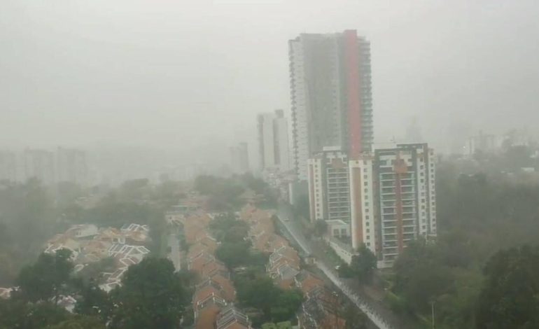 ¿Cómo está Santander después de la lluvia? Hay alerta roja en ocho municipios, reportándose varias inundaciones y víctimas como consecuencia de los daños.
 – Primer plano