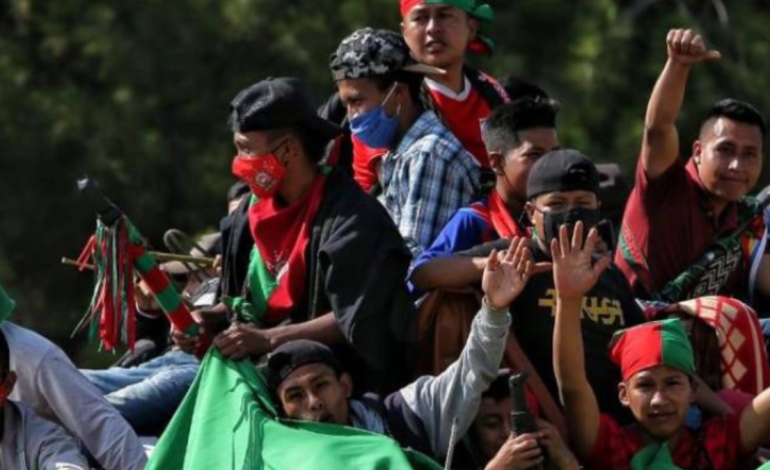 ¿Quiénes son los indígenas de la misión humanitaria detenida que rescató a dos niñas de manos de disidentes? Lloran por su liberación en el Cauca

 – Primer plano