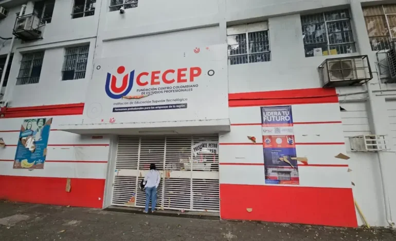 ¿Qué pasará con los 1.064 estudiantes de la Fundación Cecep, la universidad que cerrará sus puertas en Cali? Este es un panorama de la unidad crítica

 – Primer plano
