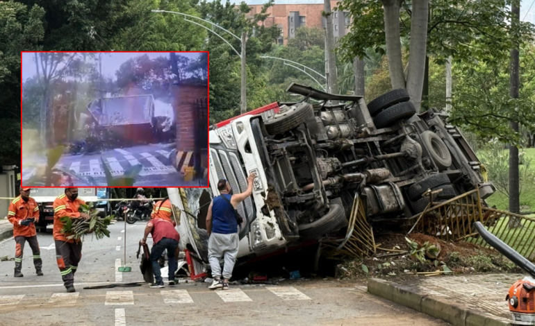 Aparato de carretera en Balsos Loma de los en Medellín: el camión perdió el control y volcó; El motociclista fue salvado de un milagro

 – Primer plano