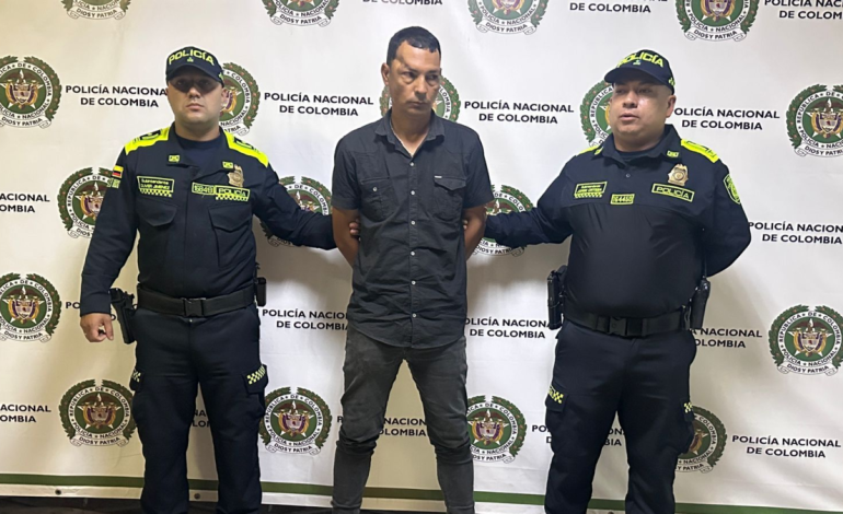 Se cayó en Medellín cuando viajó a una reunión con otros funcionarios de nivel superior

 – Primer plano