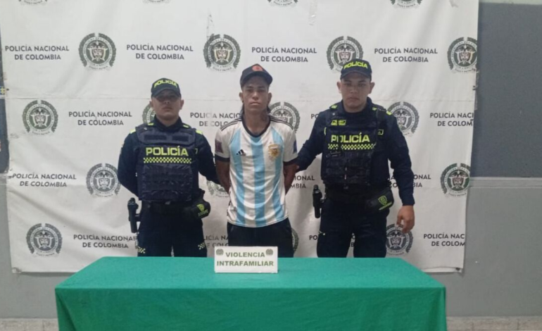 La brutal agresión que una mujer sufrió en Barranquilla por no proporcionar un teléfono celular a su pareja; El hombre fue capturado tratando de estrangularla

 – Primer plano