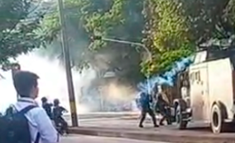 Medellín: protestas frente a la Universidad de Antioquia: UNDMO está presente

 – Primer plano