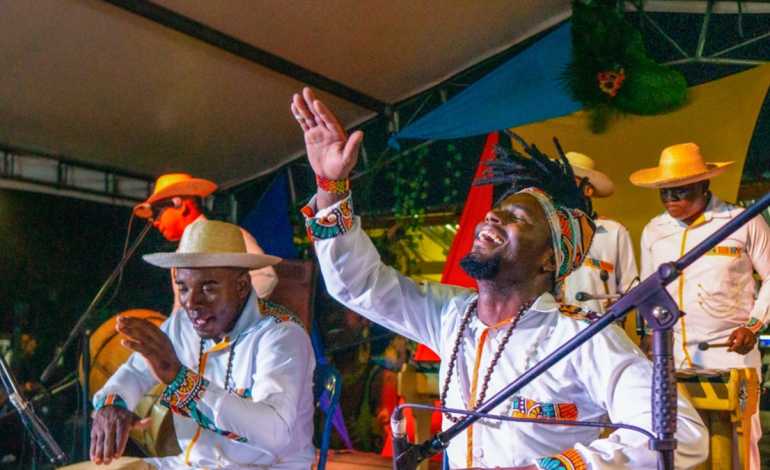Al ritmo de marimba y cununos, se despidieron de las ballenas jorobadas de Bahía Málaga en Buenaventura, Valle; fiesta, folklore e identidad afro

 – Primer plano